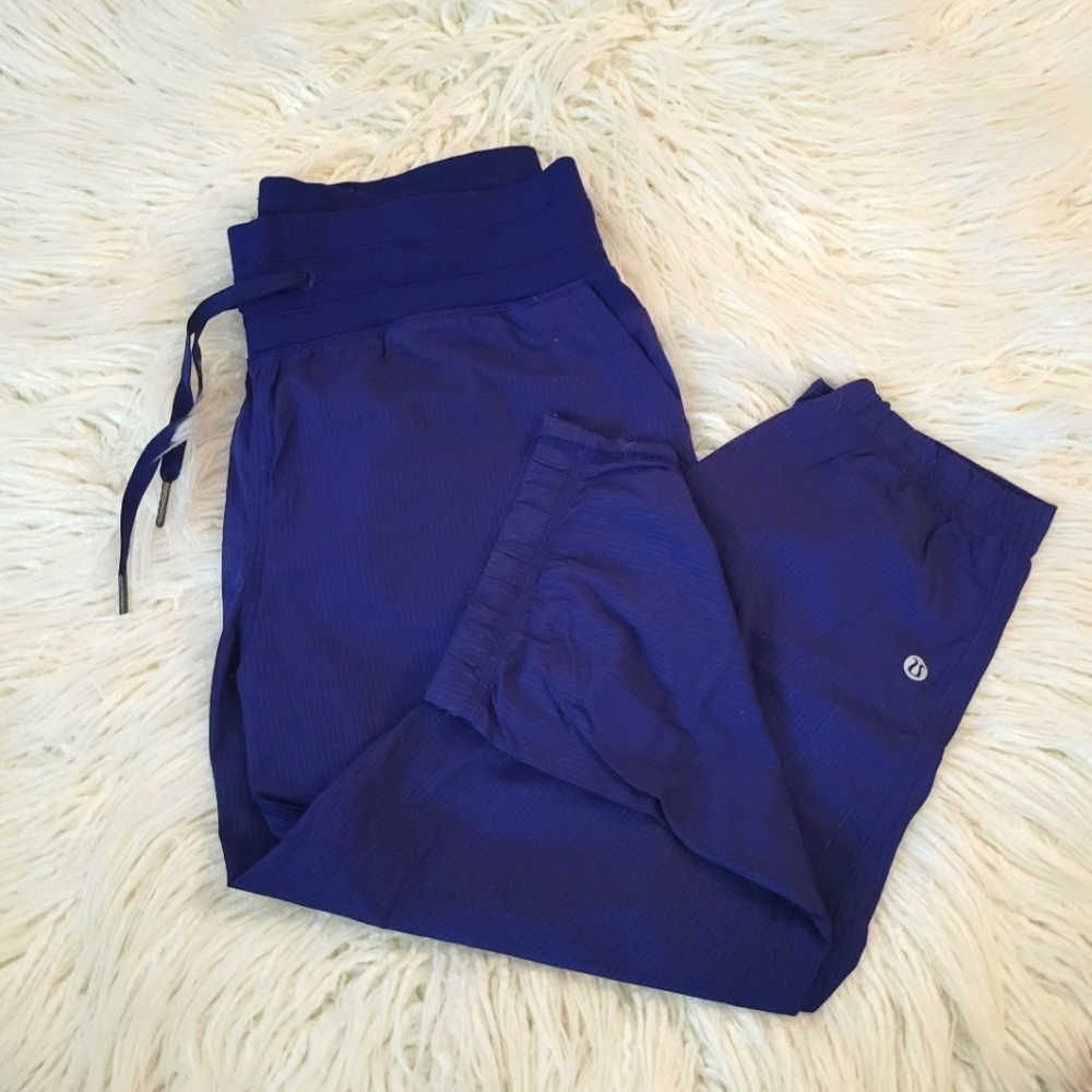 Lululemon Dance Studio Mid-Rise Cropped Pants Size 6